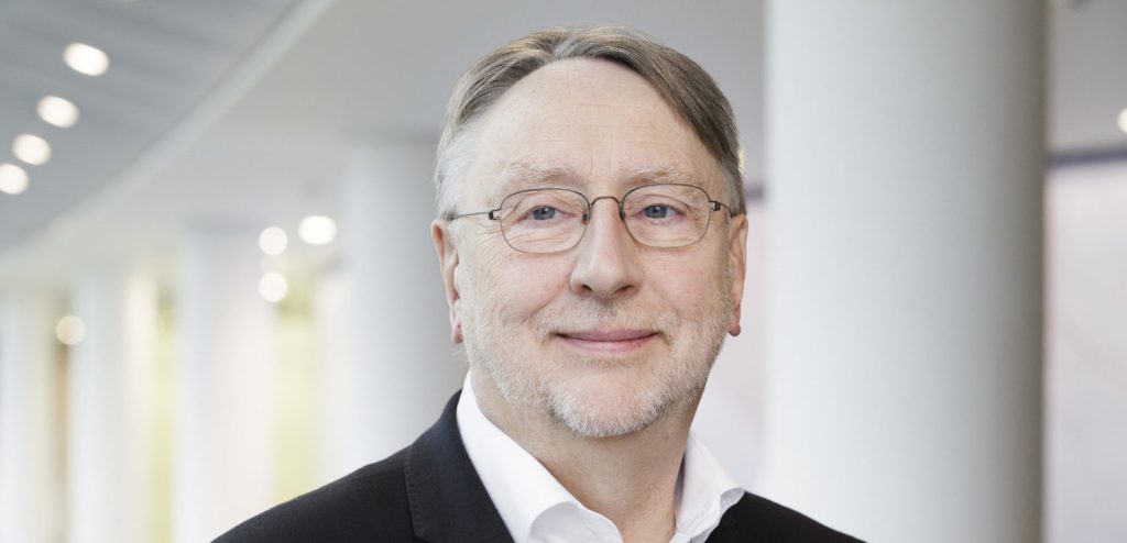 Bernd Lange im Interview zum EU-Lieferkettengesetz ohne das Importverbot für Produkte aus Zwangsarbeit und die Auswirkungen auf den Handel mit China.