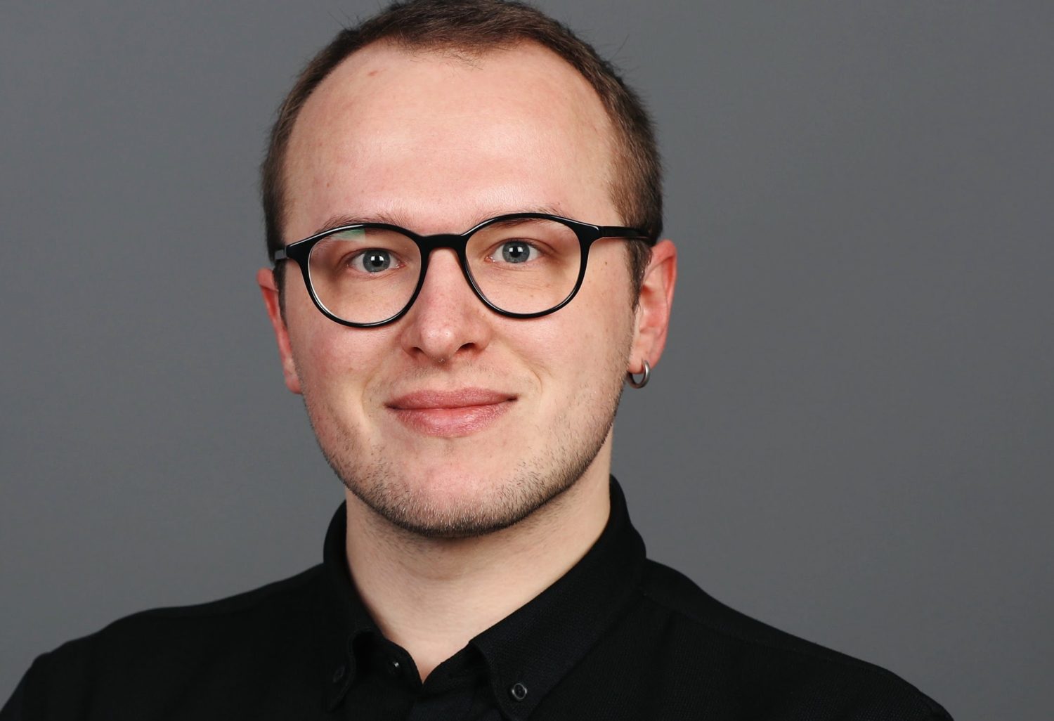 Man sieht Dominik Theis, er spricht auch auf dem Forum Open Education