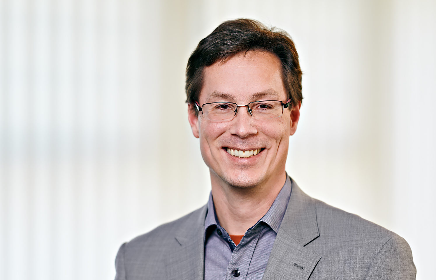 Sebastian Hallensleben ist Head of Digitalisation and AI beim VDE Verband der Elektrotechnik Elektronik Informationstechnik. 