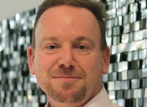 Porträtfoto von Geoff Mulgan: Digitale Daten als Grundlage für KI sind wichtig