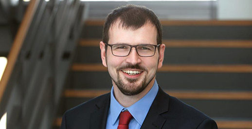 Auf dem Foto ist Staatssekretär Steffen Freiberg (SPD) zu sehen: Er spricht über Digitalpakt, Länder und Träger