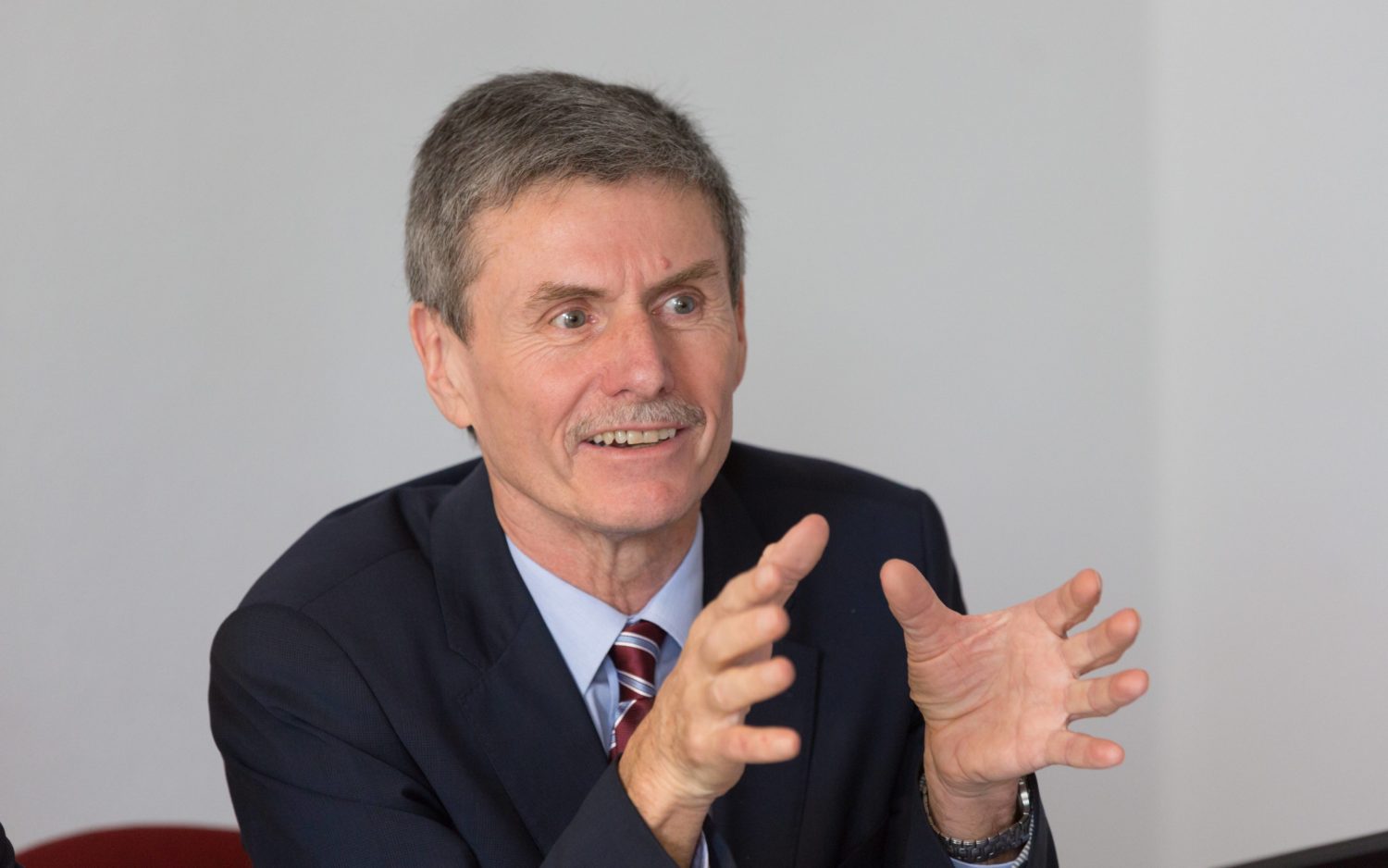 Professor Ferdinand Dudenhöffe Automobilwirtschaft Center Automotive Research IAA
