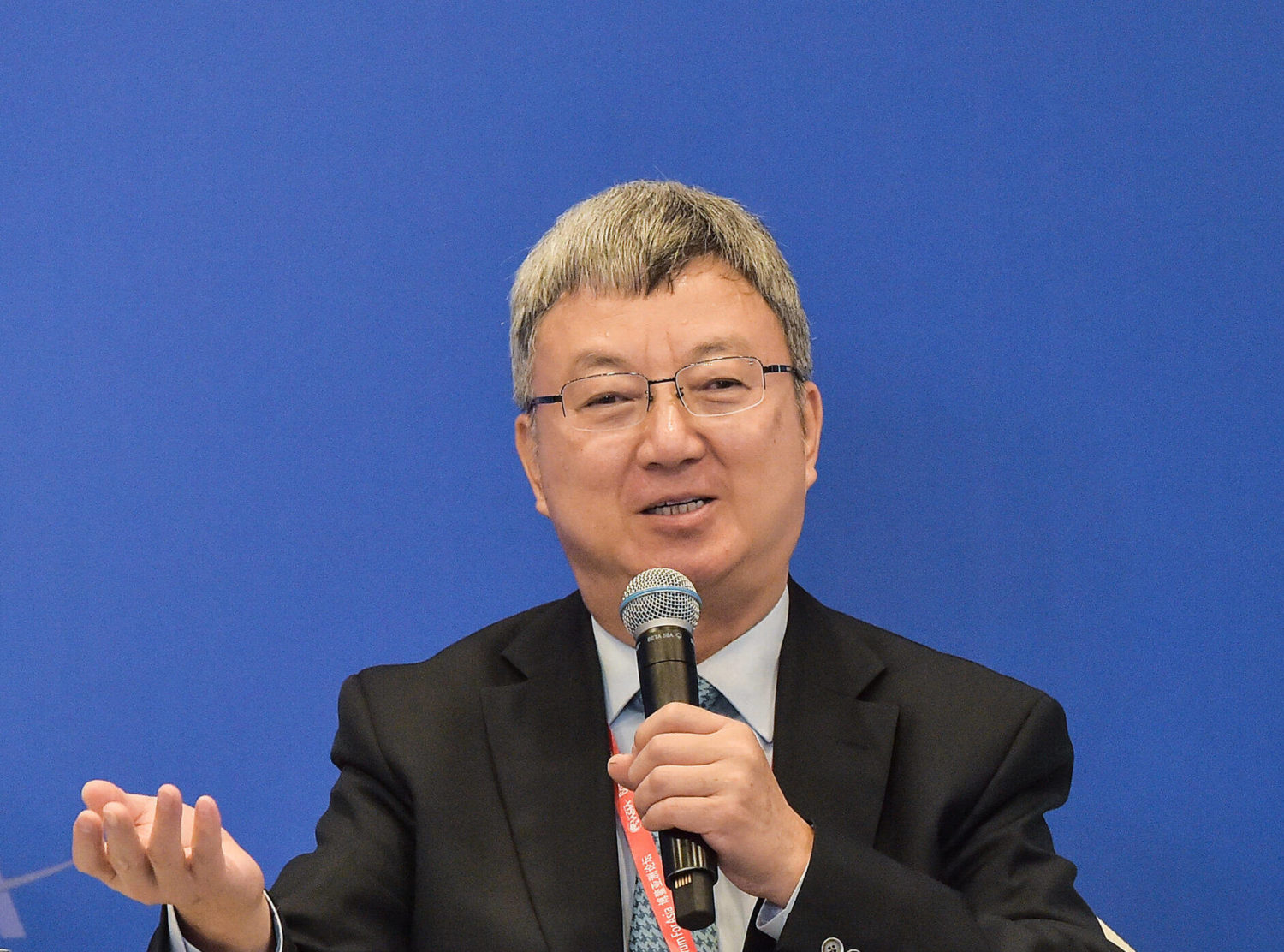 Min Zhu ist Vorsitzender des National Institute of Financial Research an der Tsinghua Universität in Peking, EV