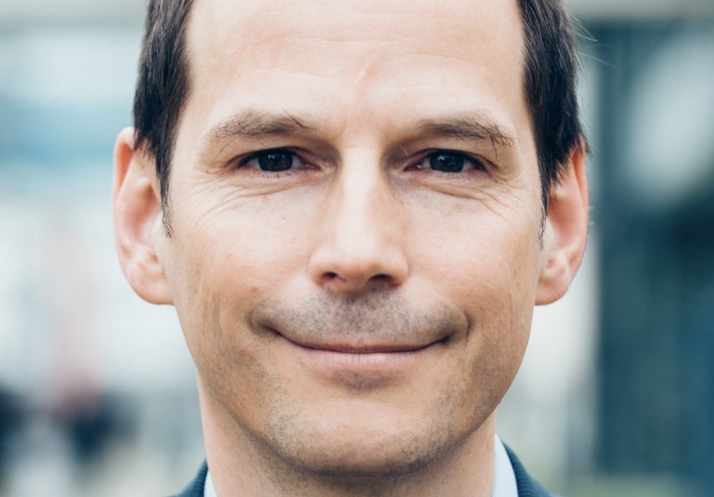 Man sieht das Geischt von Peter Parycek, Leiter des Kompetenzzentrums Öffentliche IT (ÖFIT) bei Fraunhofer Fokus