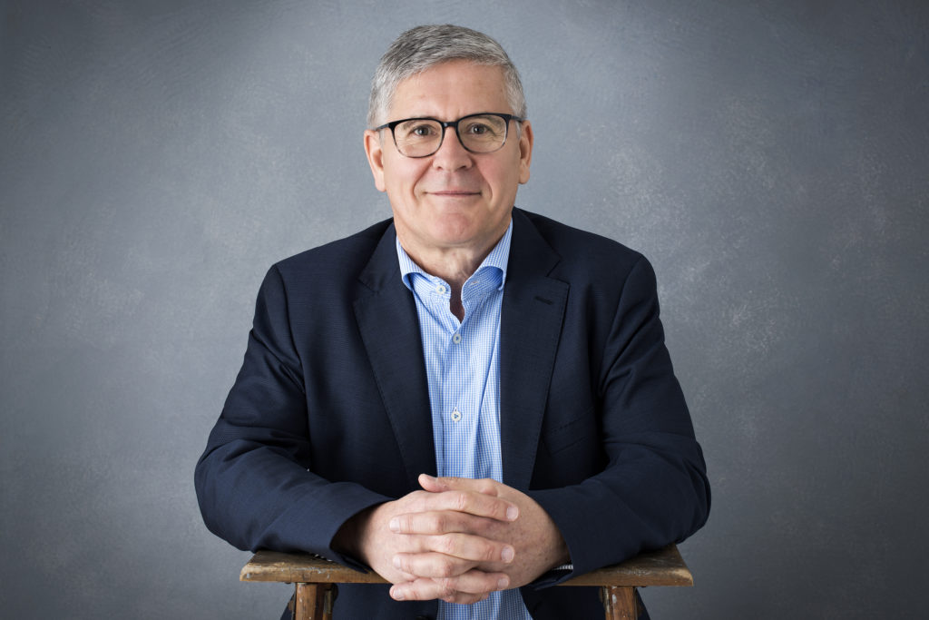 Auf dem Foto ist Michael Frost zu sehen, Geschäftsführer des FWU