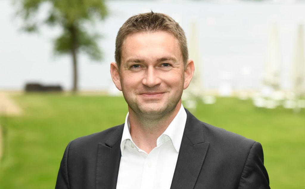 David Gregosz leitet seit September 2020 das Auslandsbüro der Konrad-Adenauer-Stiftung in Warschau. Im Standpunkt schreibt er über 30 Jahre Weimarer Dreieck.