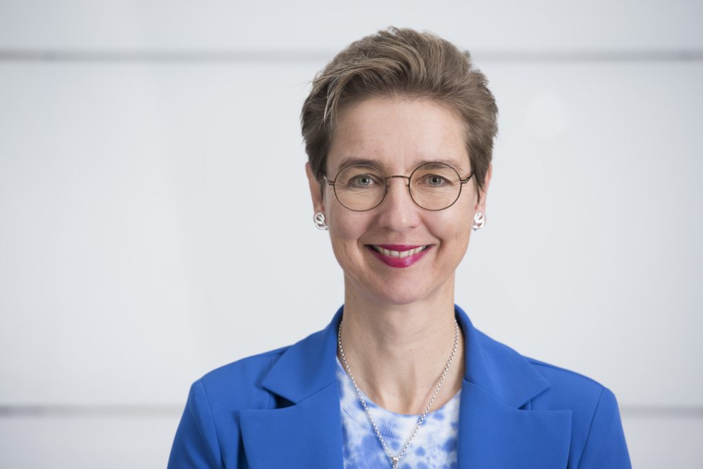 Sibylle Gabler, Leiterin Regierungsbeziehungen, Deutsches Institut für Normung - China geht mit großen Schritten Richtung Standardisierung.