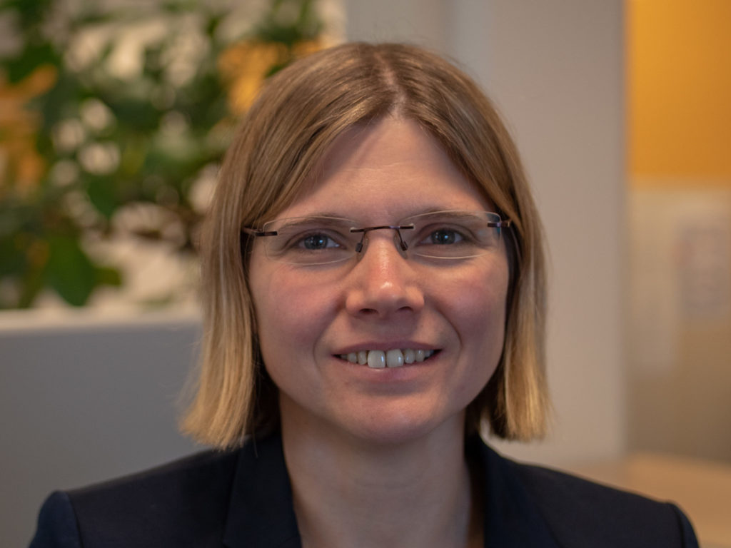 Man sieht Berit Lange, KMK-Forscherin zu Omicron: Sie hält Schulschließungen für möglich