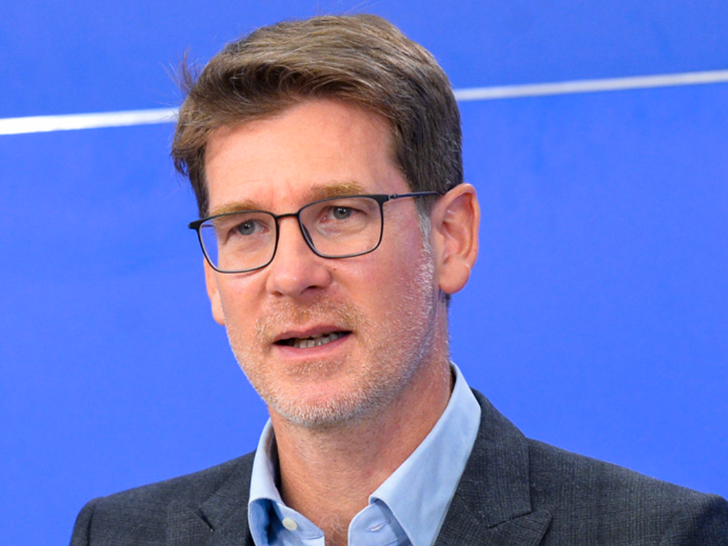 Pascal Canfin (* 22.08.1974 in Arras) ist seit 2019 Ausschussvorsitzender für Umweltfragen, Volksgesundheit und Lebensmittelsicherheit im Europäischen Parlament