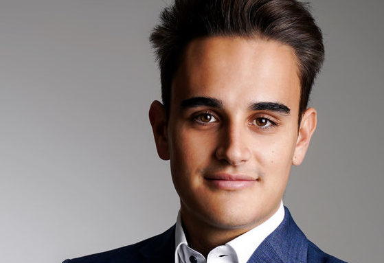 Auf dem Foto sieht man Dario Schramm, er kämpft für bessere  Pandemiepolitik an Schulen