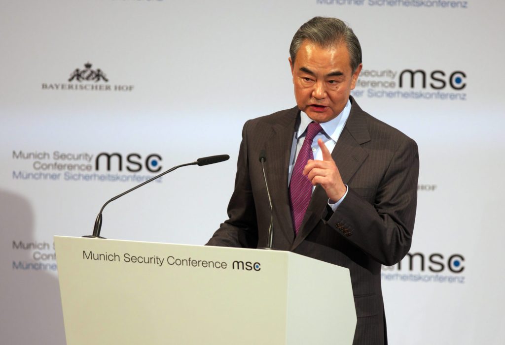 Wang Yi spricht auch bei der 58. Münchner Sicherheitskonferenz: Er warnt vor allem die USA, aber äußert sich auch zur Ukraine.