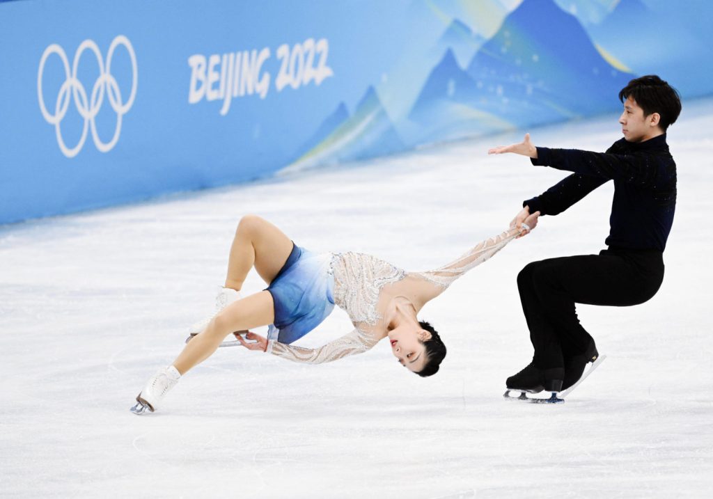 Sui Wenjing und Han Cong bei ihrer Gold-Kür in Peking