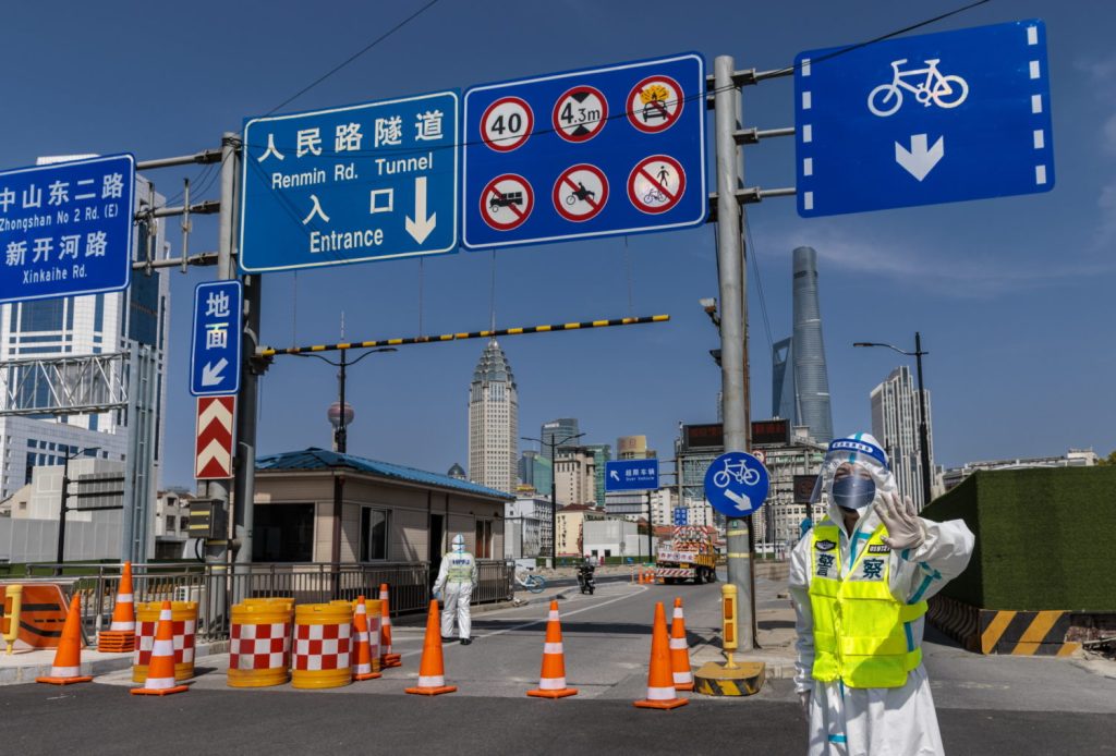 Lockdown in Shanghai: Verbindungen zwischen den gesperrten und offenen Stadtteilen sind blockiert.
