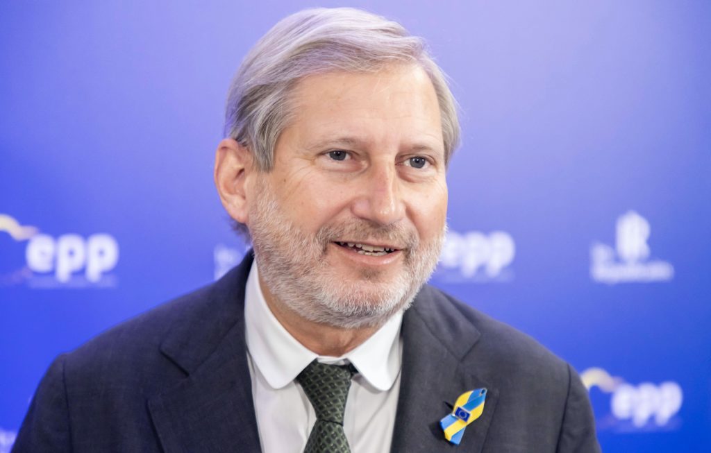 Der Österreicher Johannes Hahn ist seit 2019 EU-Kommissar für Haushalt und Verwaltung. Im Interview spricht er über eine mögliche EU-Mitgliedschaft der Ukraine 