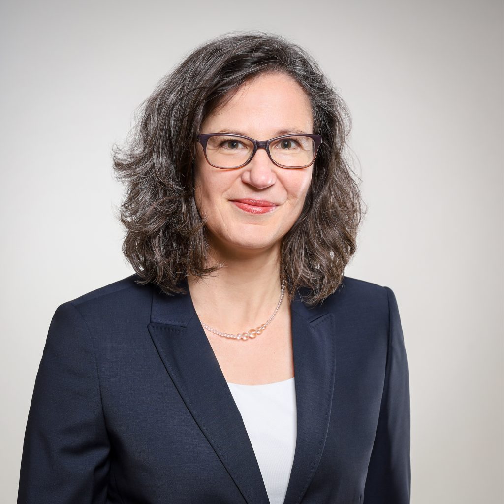 Kirsten Westphal ist Executive Director Analysis & Research bei der H2Global Stiftung und Mitglied im Nationalen Wasserstoffrat. Im Interview mit Manuel Berkel spricht sie über die Bedeutung von H2Global  für die EU-Pläne zu grünem Wasserstoff.