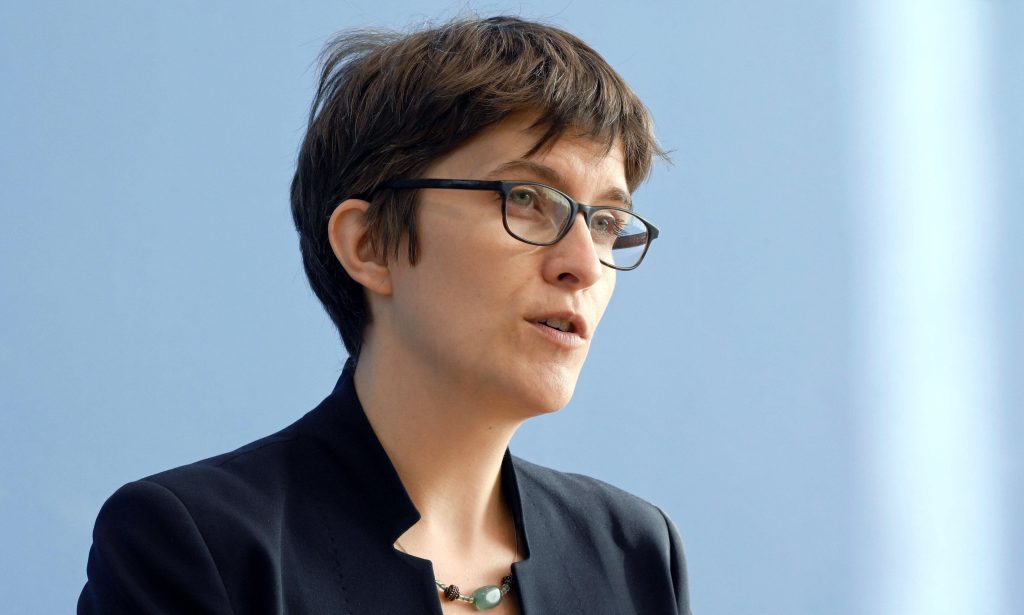 Anna Lührmann (Grüne), Staatsministerin für Europa und Klima im Auswärtigen Amt, über den Ukraine-Krieg & Rechtsstaatlichkeit 