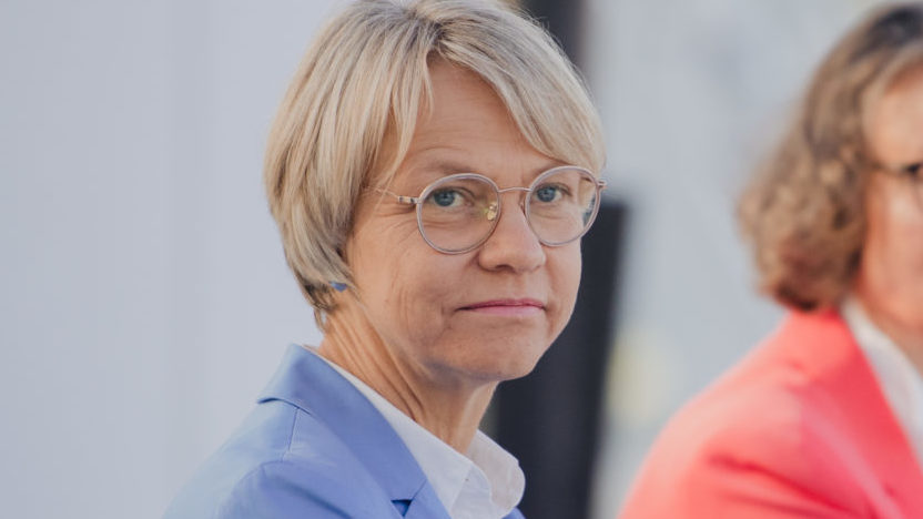 Auf dem Foto sieht man das den Kopf von Dorothee Feller, die neue Ministerin für Schule und Bildung in NRW
