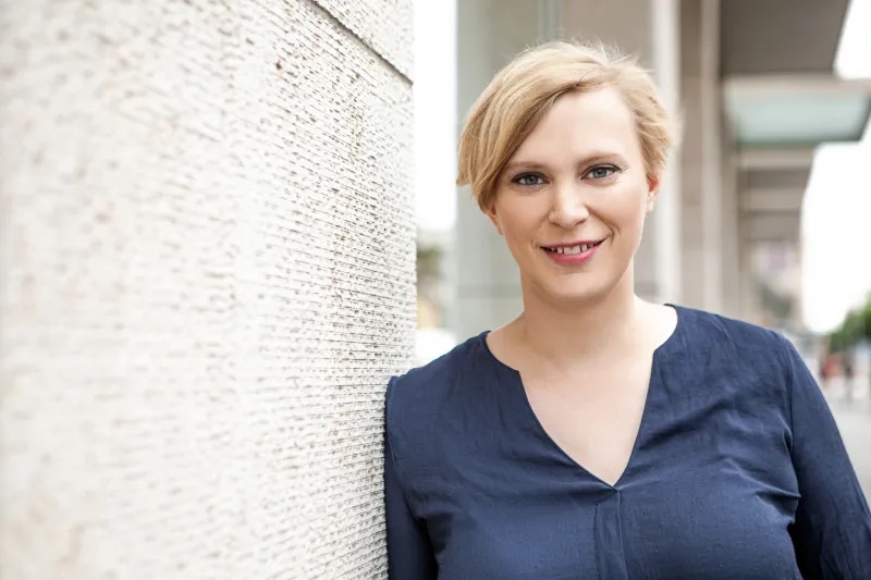Man sieht Nina Stahr im Profil, Bildungspolitikerin der Grünen: Sie will eine Online-Schule für mehr Chancengerechtigkeit