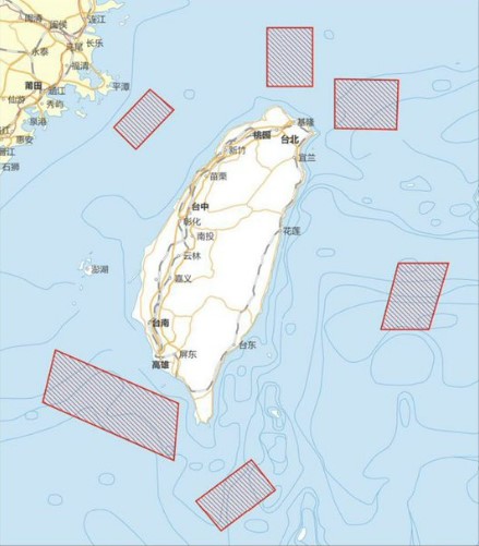 Schießübungen Chinas zu Pelosis Besuch in Taiwan. Sie liegen dicht unter Taiwans Küste: Aus den Koordinaten der Manövergebiete ergibt sich diese Karte. Ein Teil der Flächen liegt in Taiwans Gewässern.