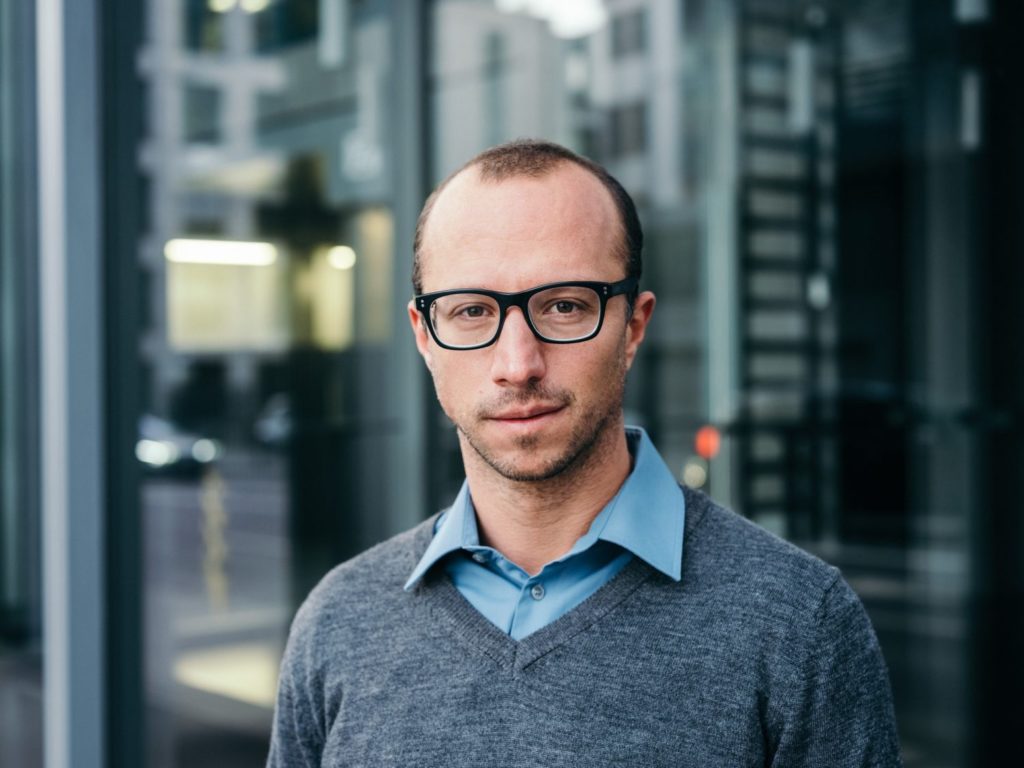 Mauricio Vargas ist Ökonom und Finanzexperte bei Greenpeace Deutschland. 