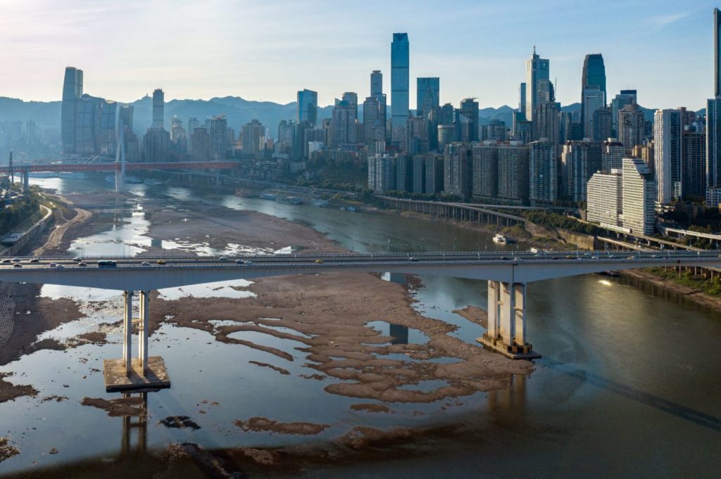 Der Pegel des Jangtse ist historisch tief und bedroht die Strom-Versorgung in China.