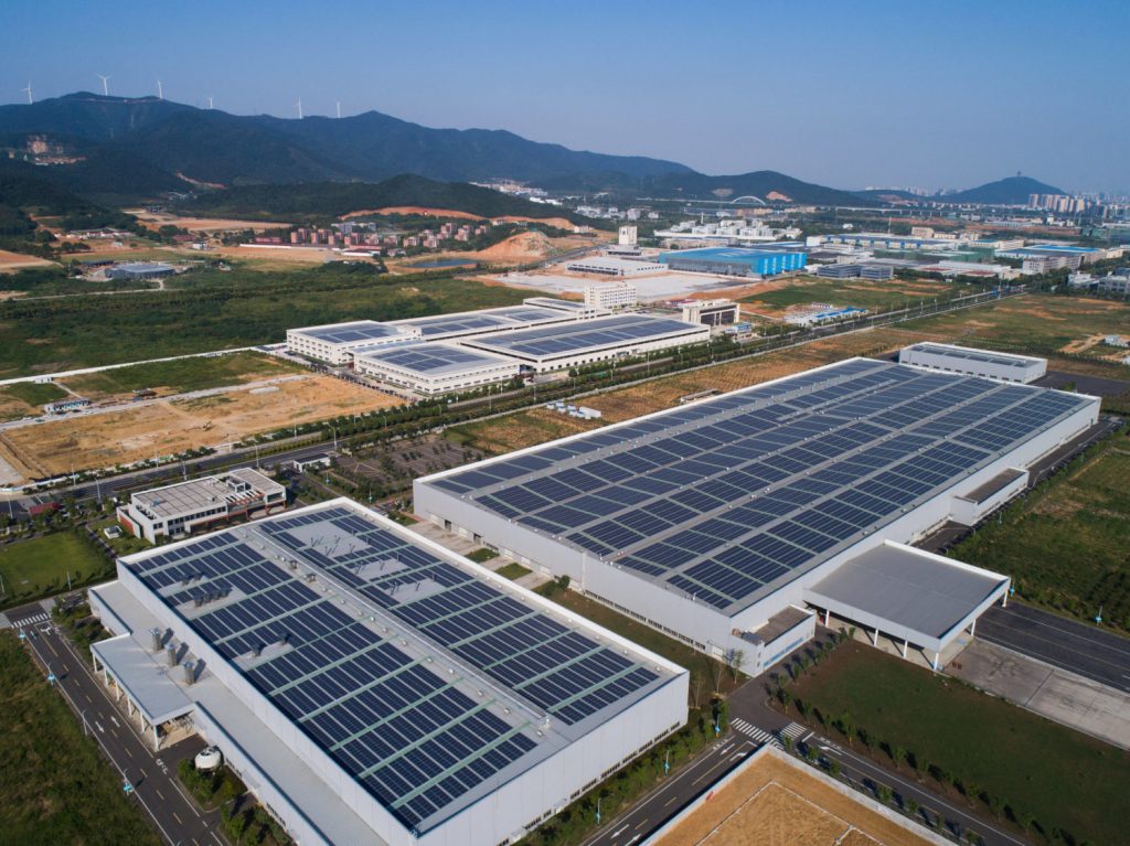 In den letzten Jahren hat China einen Boom bei Solaranlagen auf Haus- und Fabrikdächern erlebt - ein Pilotprogramm soll noch mehr Solaranlagen auf die Dächer bringen.