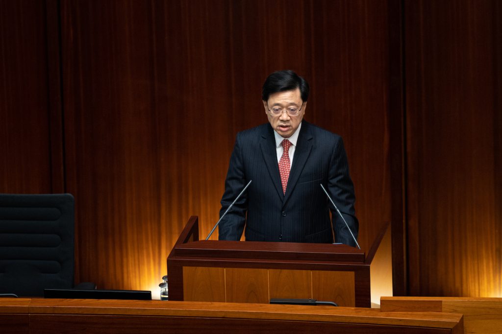 Hongkongs Regierungschef John Lee bei seiner Grundsatzrede am Mittwoch