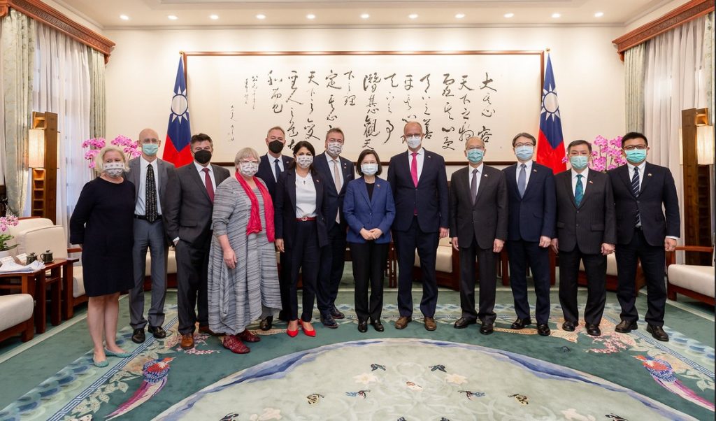 Bundestagsdelegation in Taiwan: Abgeordnete des Menschenrechtsausschusses zu Besuch bei Taiwans Präsidentin Tsai Ing-wen.