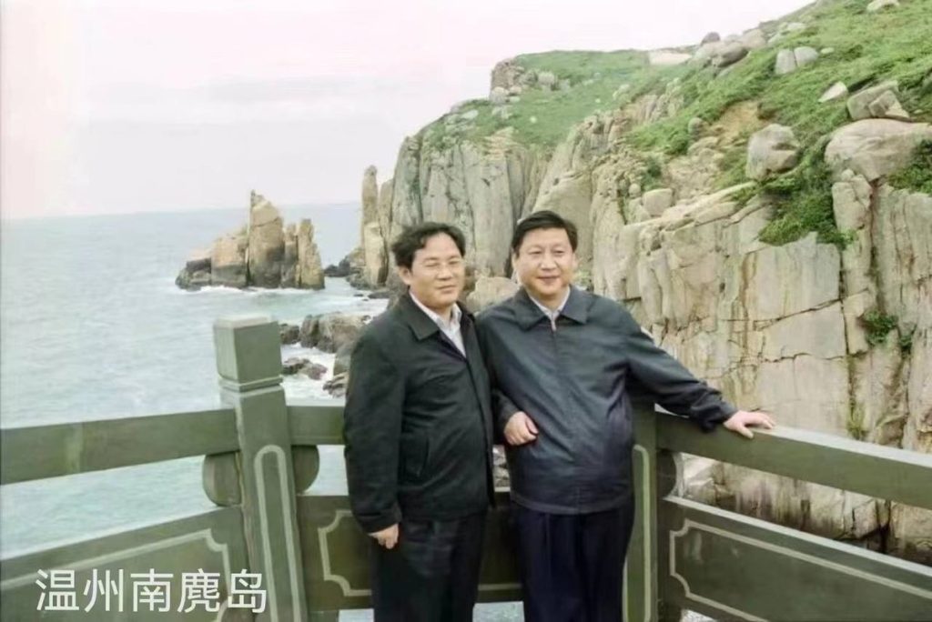Zukünftiger Premier: Li Qiang (l.) stand schon immer einträchtig an der Seite von Xi Jinping.