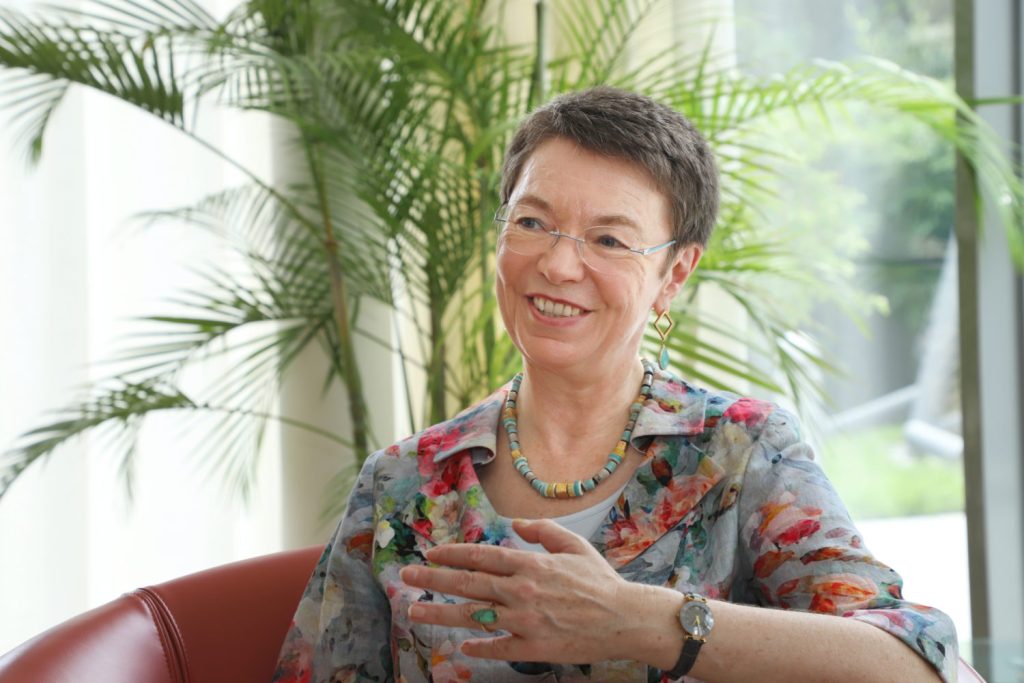 Patricia Flor, deutsche Botschafterin in Peking, China ist auch auf Twitter aktiv.