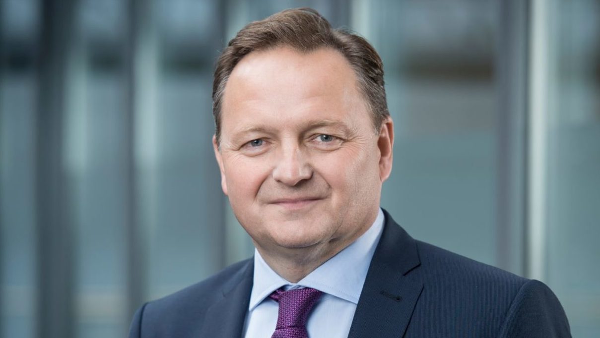 Vom Schuldirektor zum Lobbyist für Realschulen: Jürgen Böhm sieht man auf dem Foto im Portrait