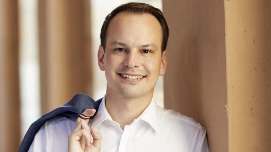 Matthias Fischbach im Portrait: Alte Software, wenig Flexibilität: Matthias Fischbach (FDP) will das zentralistische Schulsystem in Bayern umbauen. 