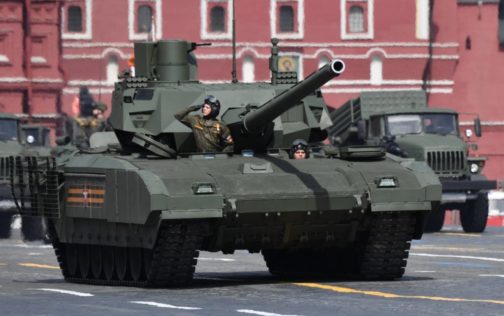 Sanktionen gegen Russland: Bild von einem T-14 Armata bei einer Generalprobe für eine Militärparade in Russland