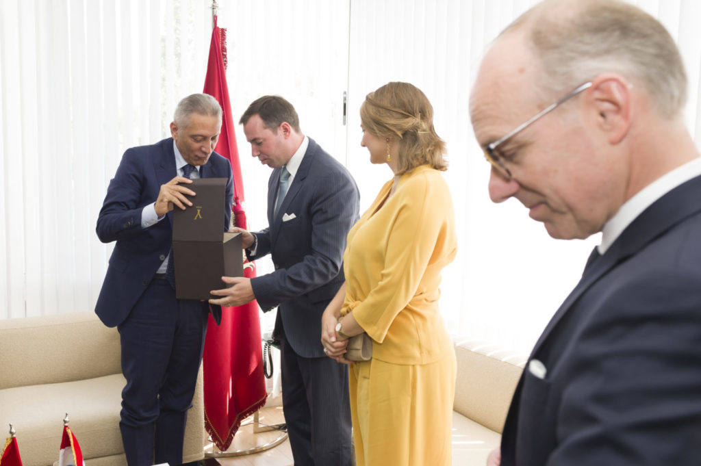 Luc Frieden (ganz rechts) darf auch als President der Handelskammer auf Staatsbesuchen nicht fehlen. 2019 etwa wurde er zusammen mit dem Luxemburger Erbgroßerhzogspaar vom marokkanischen Industrieminister Moulay Hafid Elamamy empfangen. Foto: SIP/Christoph Verhaegen