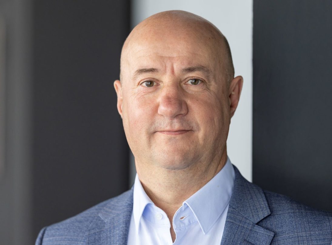 Michael Brecht ist Betriebsratsvorsitzender der Daimler Truck AG - er hebt die Mitbestimmung bei ESG Kriterien in Unternehmen hervor.