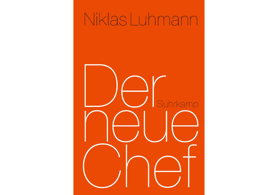Ein rotes Buch mit weißen großen Buchstaben.