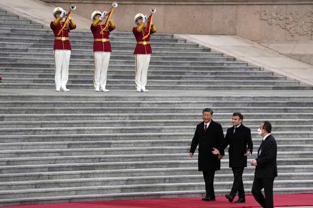 epa10561183 French President Emmanuel Macron (C) walks with Chinese President Xi Jinping (L) during a welcome ceremony held outside the Great Hall of the People in Beijing, China, 06 April 2023. EPA-EFE/Ng Han Guan / POOL