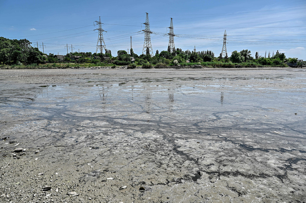 leerer Staudamm in ukraine