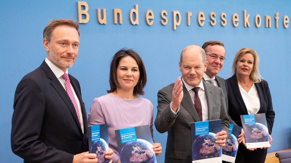 Bundeskabinett präsentiert die Nationale Sicherheitsstrategie.