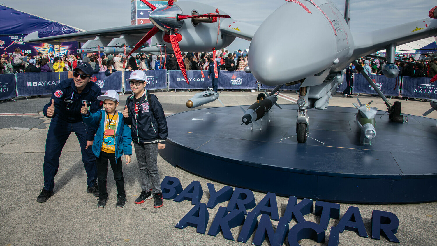 Exportschlager Bayraktar: Besucher der Rüstungsmesse Teknofest im April 2023 in Istanbul.