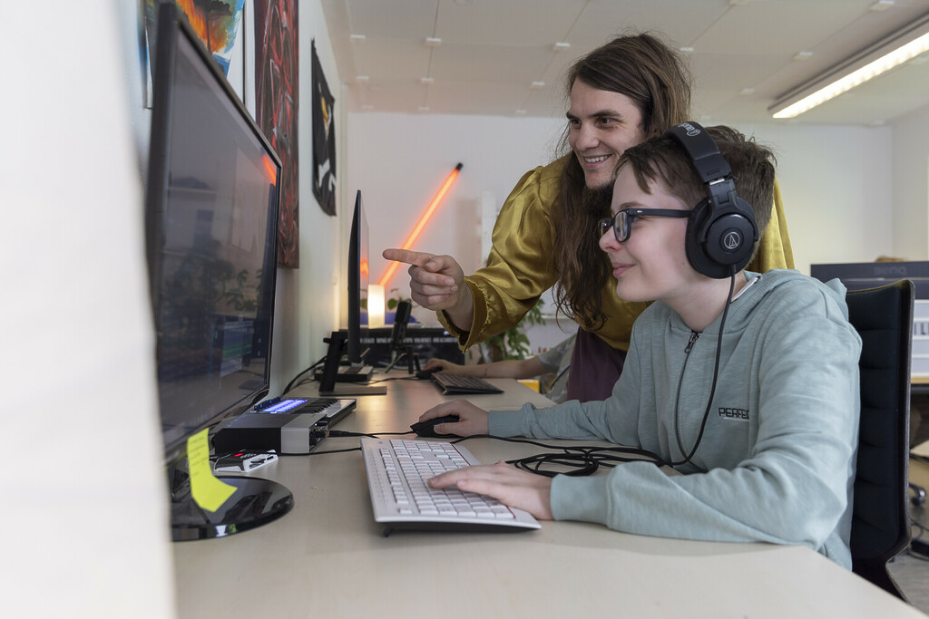 Lehrer und Schüler an der Eichendorffschule