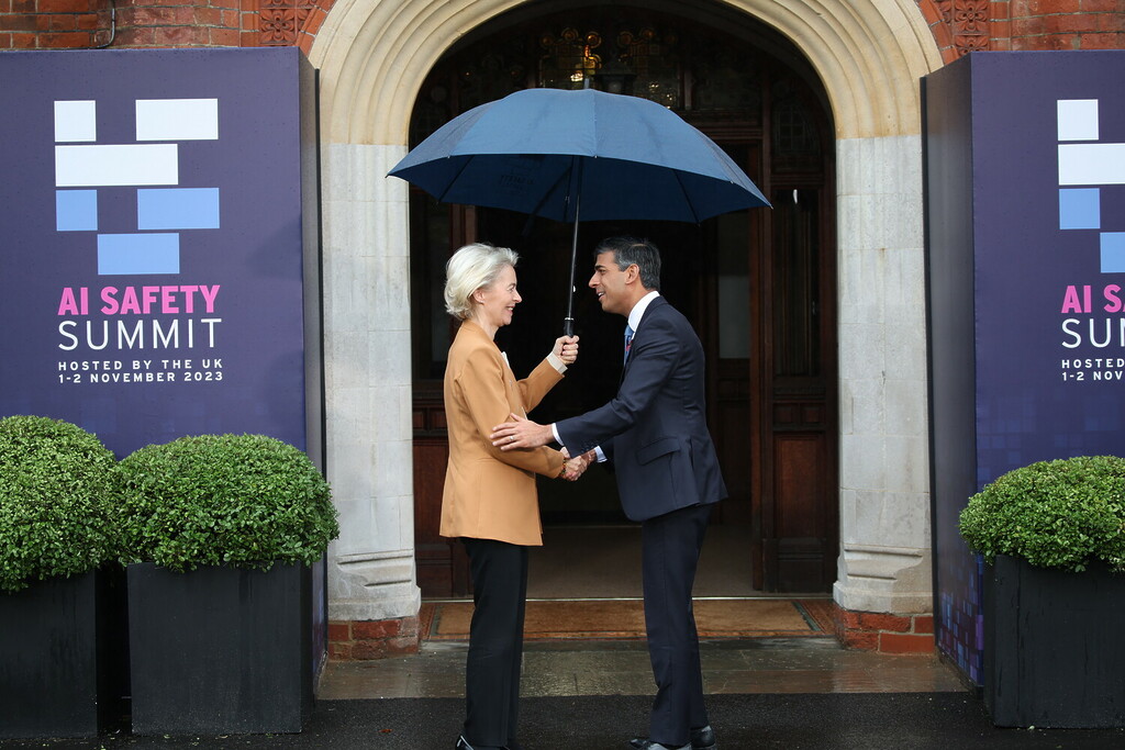 AI Safety Summit in Bletchley Park near London: Ursula von der Leyen meets Rishi Sunak in front of the door.