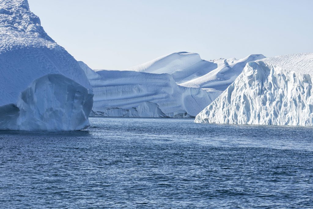 Gewaltige Eisberge vor Grönland