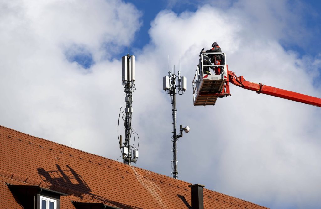 Die 5G-Funksendeanlage Anlage von der Firma HUAWEI versorgt die Mindelheimer Innenstadt mit 5G-schneller Mobilfunkgeschwindigkeit.