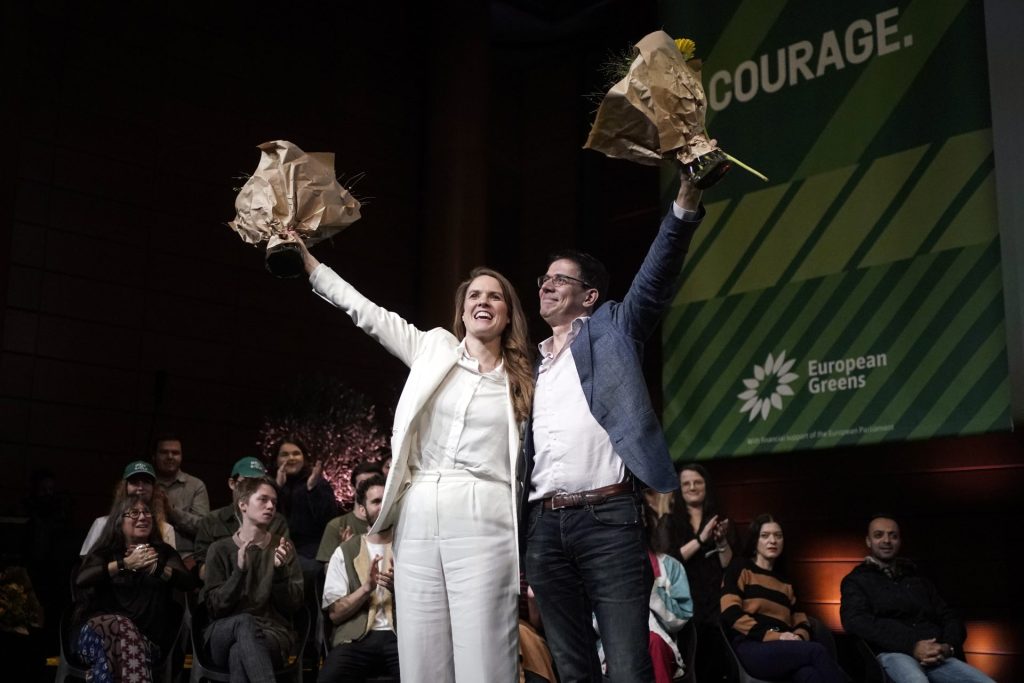 Terry Reintke und Bas Eickhout feiern in Lyon ihre Wahl zum Spitzen-Duo der europäischen Grünen für die Europawahlen.