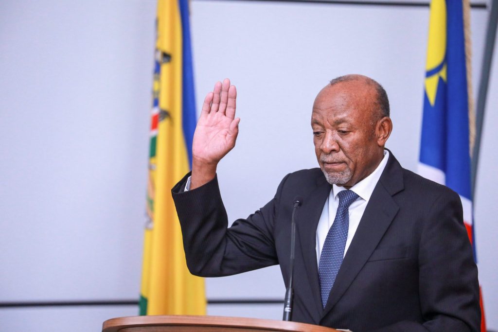 Nangolo Mbumba ist neuer namibischer Präsident.