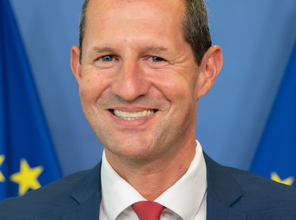 Lutz Güllner kämpft im Auftrag der EU gegen gezielte Desinformation und Einmischungen aus dem Ausland.