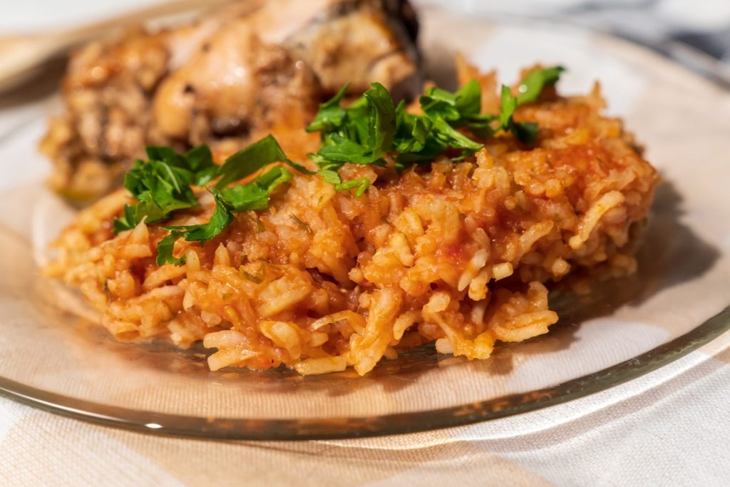 Jollof-Reis ist eines der beliebtesten Gerichte in Westafrika.
