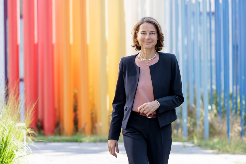 Astrid Lambrecht war Leiterin des Centre national de la recherche scientifique (CNRS) für Physik in Paris. Sie forschte zu Quantenfluktuationen und ist Trägerin des französischen Verdienstordens der Ehrenlegion. Jetzt leitet sie das Forschungszentrum Jülich. Was sind ihre wichtigsten Ziele? 