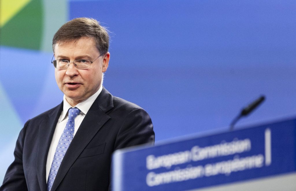 Noch vor Inkrafttreten der Ausgleichszölle am 4. Juli will die chinesische Regierung mit Handelskommissar Valdis Dombrovskis und der EU-Kommission verhandeln.